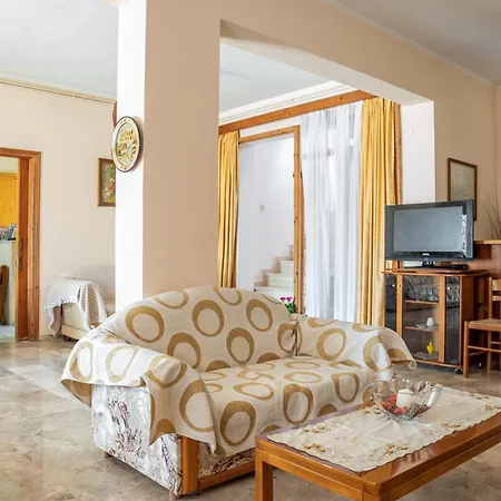 Krina Apartmanhotel 2*